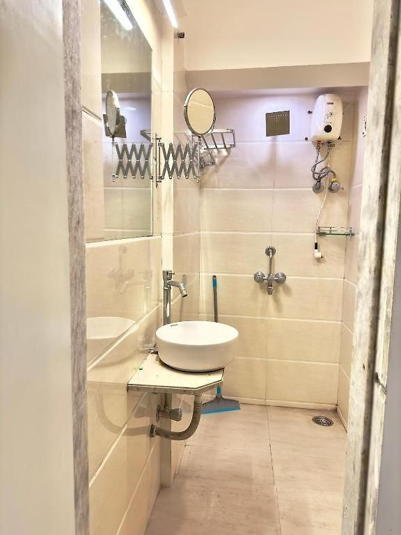 Locomo Hostel Express - Stay Work Eat * Mumbai