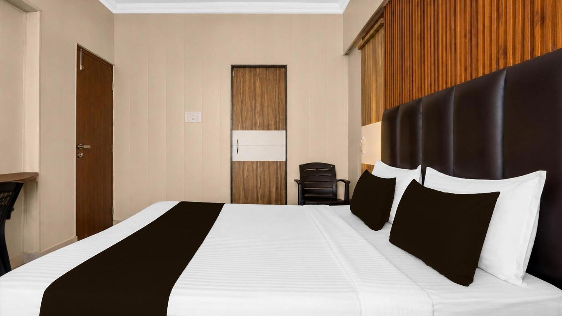 Hotel Collection O Lokhandwala Andheri West Formerly Lalsai Residency