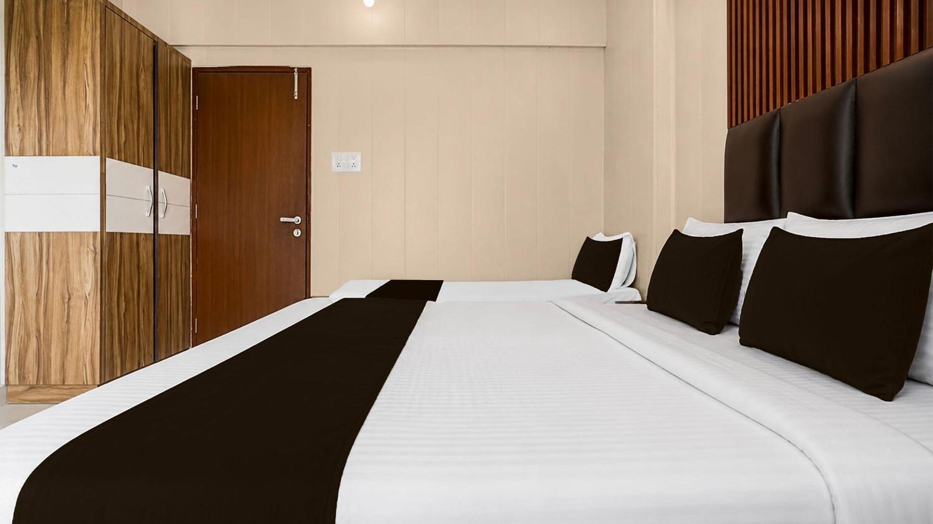 Collection O Lokhandwala Andheri West Formerly Lalsai Residency 4*