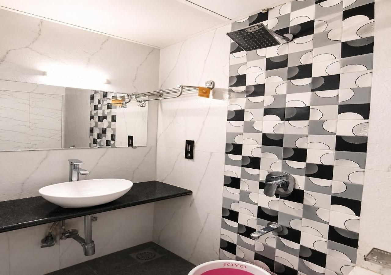 Glitz 7even Hills- Nr International Airport T2 *