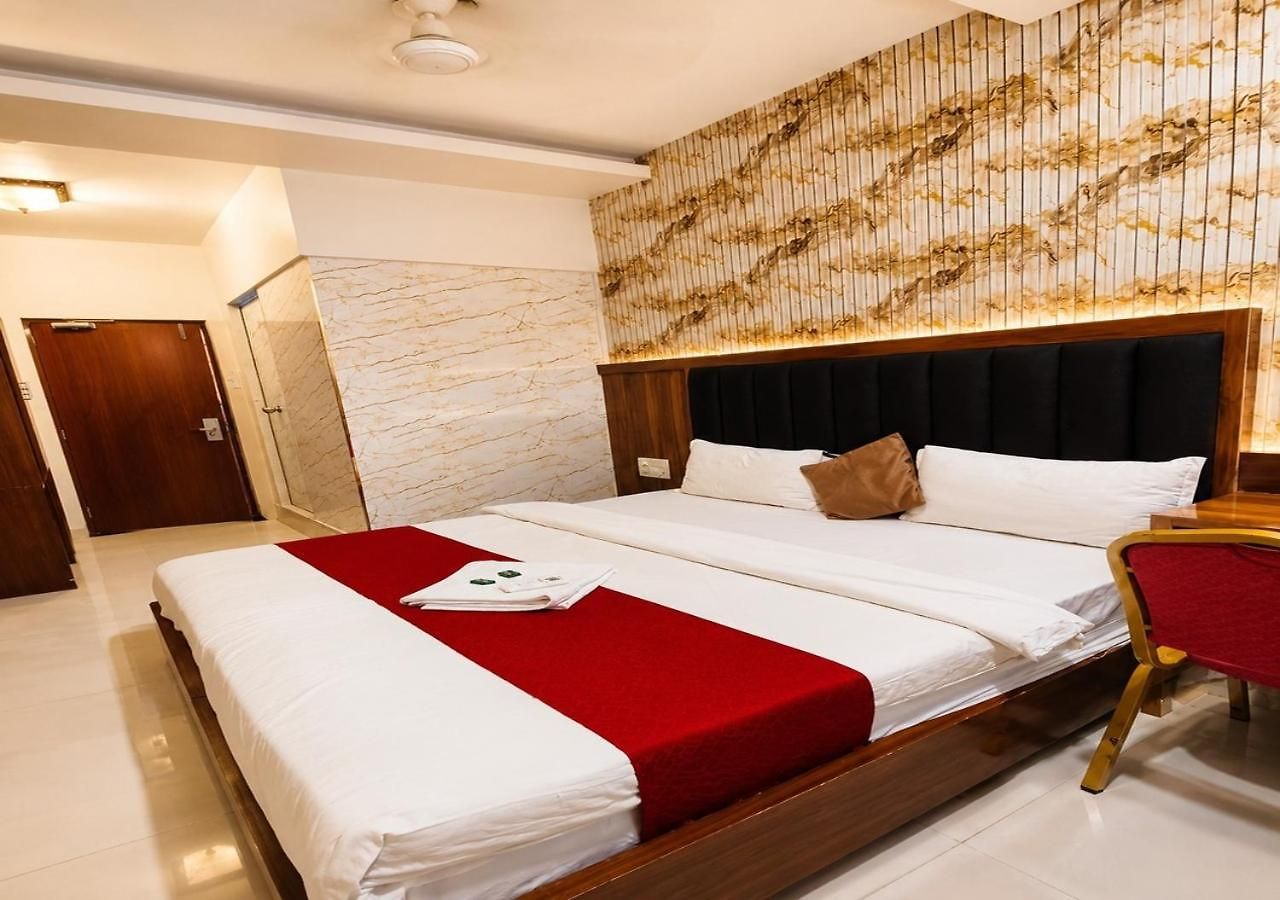 Glitz 7even Hills- Nr International Airport T2 Mumbai