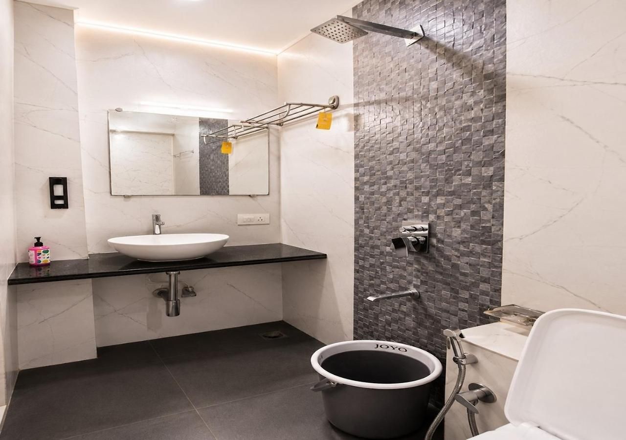 Guest house Glitz 7even Hills- Nr International Airport T2 *