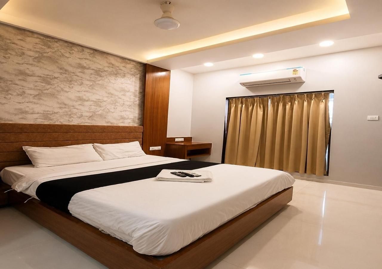 Guest house Glitz 7even Hills- Nr International Airport T2 Mumbai