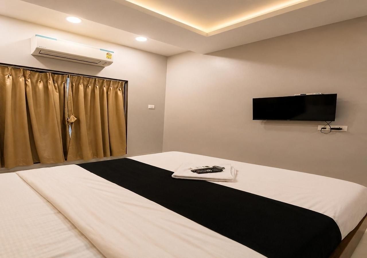 Guest house Glitz 7even Hills- Nr International Airport T2 *