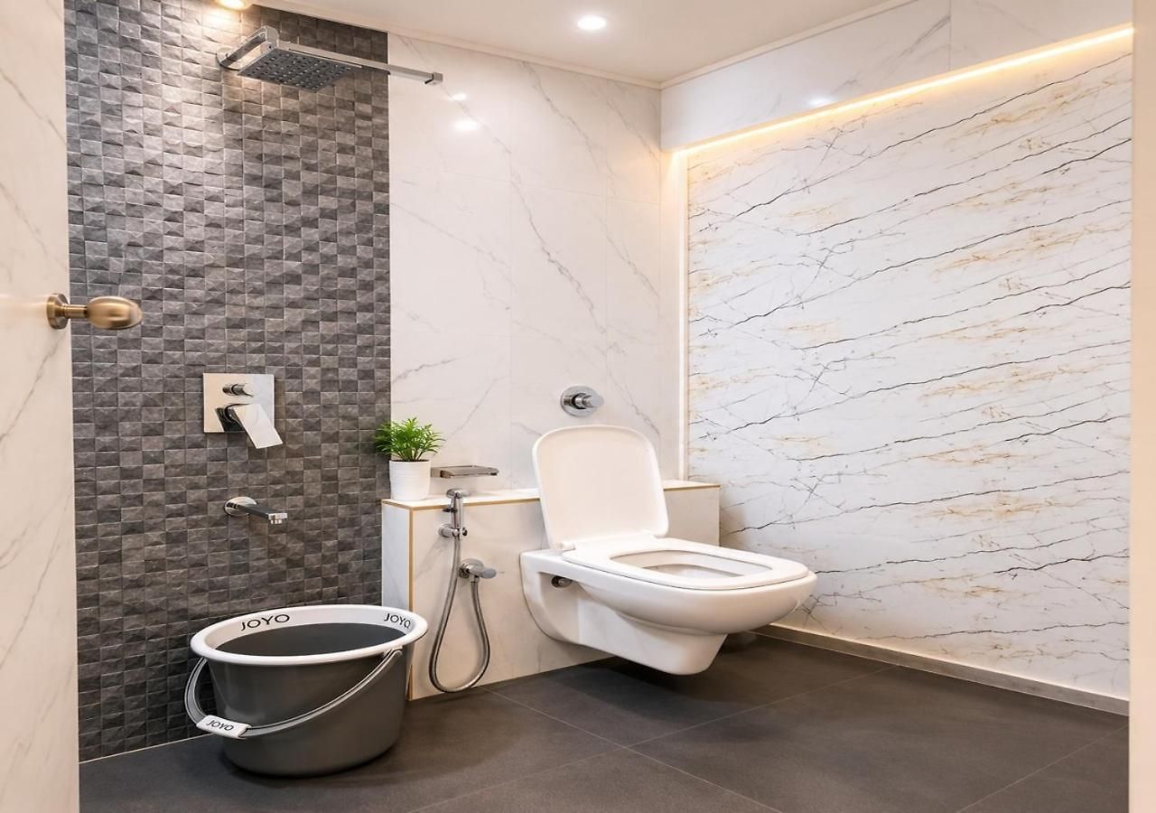 Glitz 7even Hills- Nr International Airport T2 Guest house Mumbai