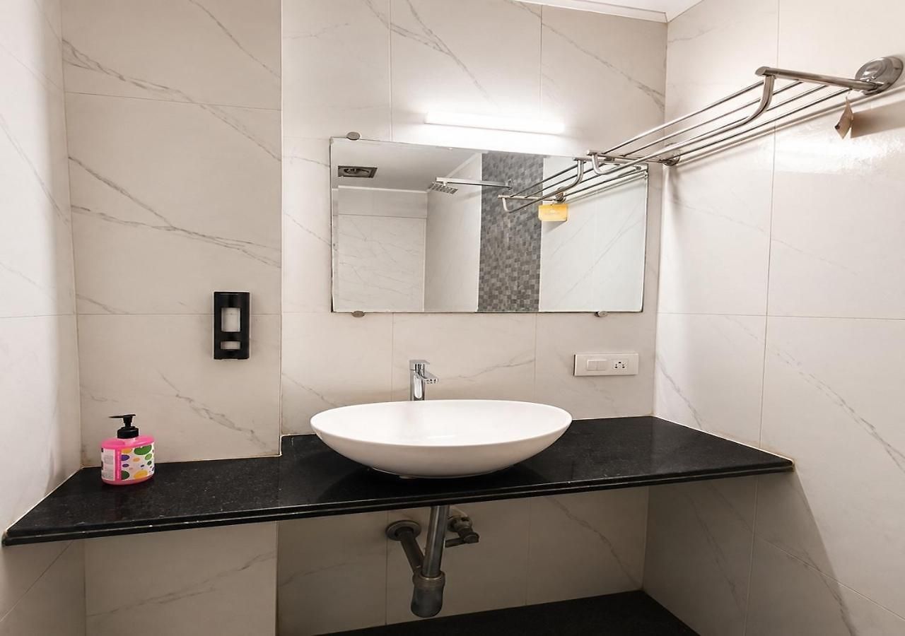 Glitz 7even Hills- Nr International Airport T2 * Mumbai