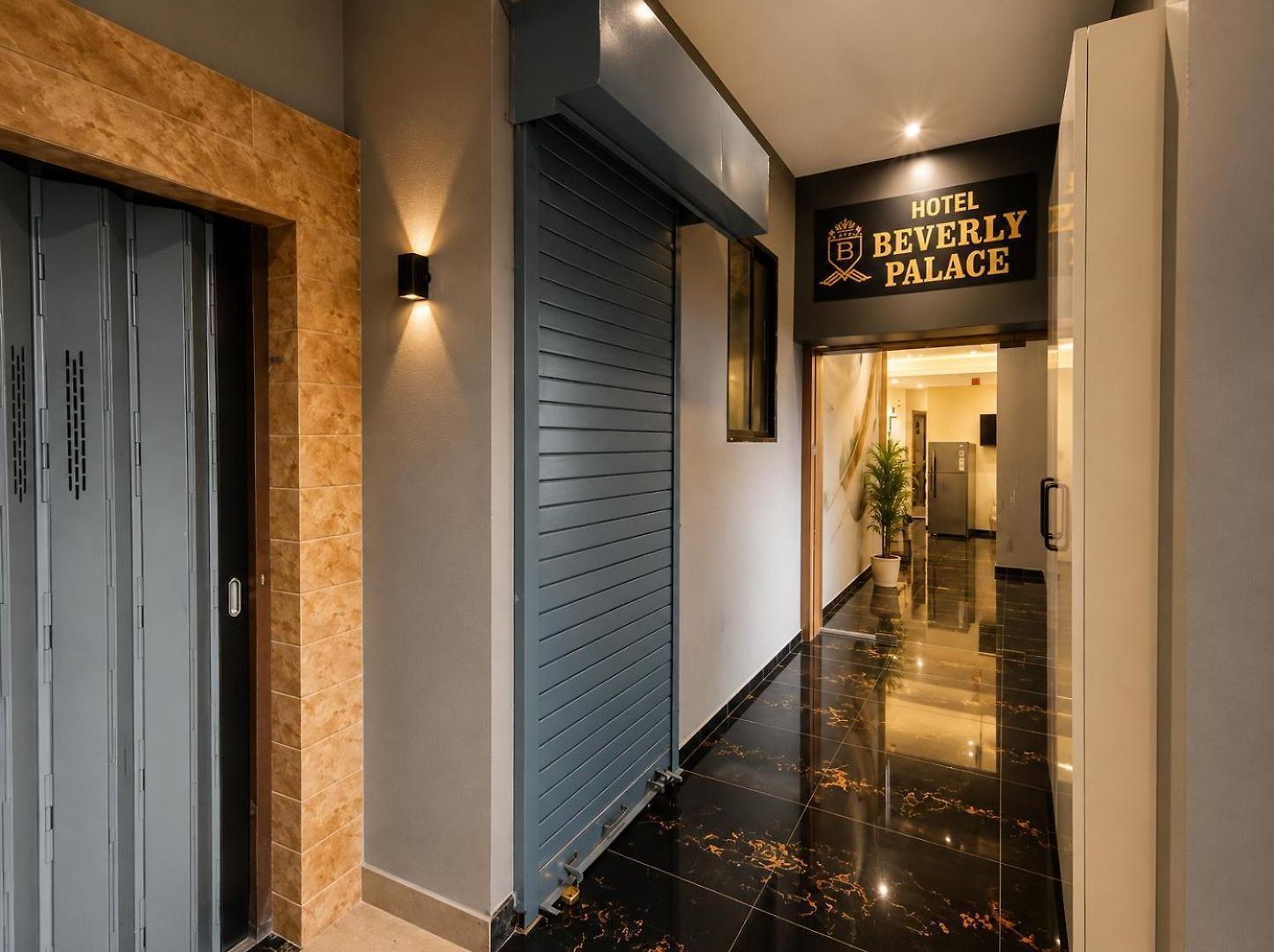 Hotel Hotel Beverly Palace Santacruz - Near Bkc - Near Mumbai Airport T1 - Unmarried Couples Not Allowed Mumbai