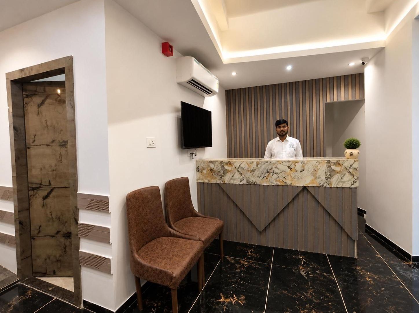 Hotel Beverly Palace Santacruz - Near Bkc - Near Mumbai Airport T1 - Unmarried Couples Not Allowed 3*