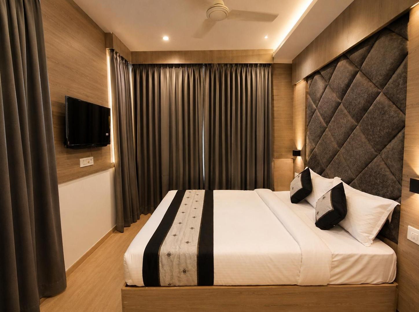 Hotel Beverly Palace Santacruz - Near Bkc - Near Mumbai Airport T1 - Unmarried Couples Not Allowed Mumbai