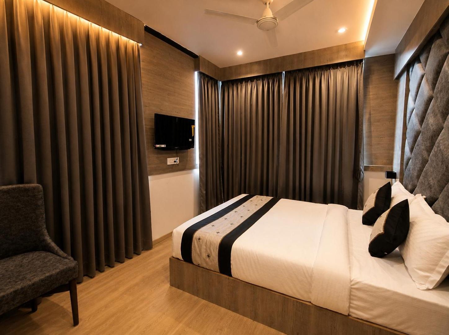 Hotel Beverly Palace Santacruz - Near Bkc - Near Mumbai Airport T1 - Unmarried Couples Not Allowed Hotel