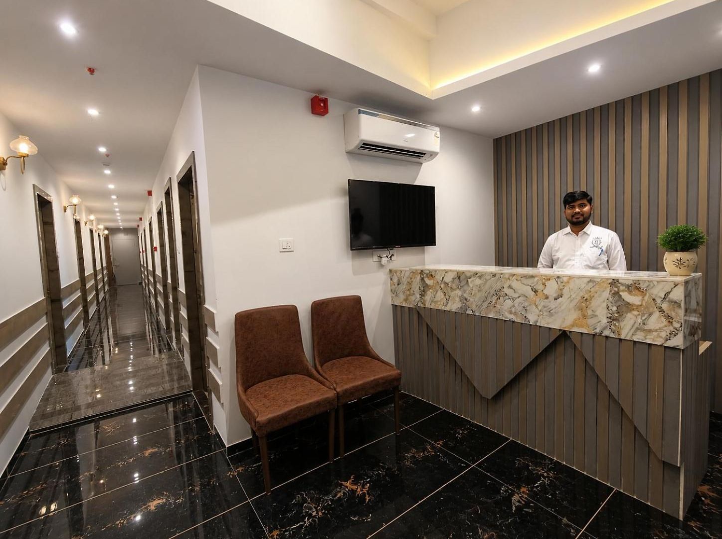 Hotel Beverly Palace Santacruz - Near Bkc - Near Mumbai Airport T1 - Unmarried Couples Not Allowed Mumbai