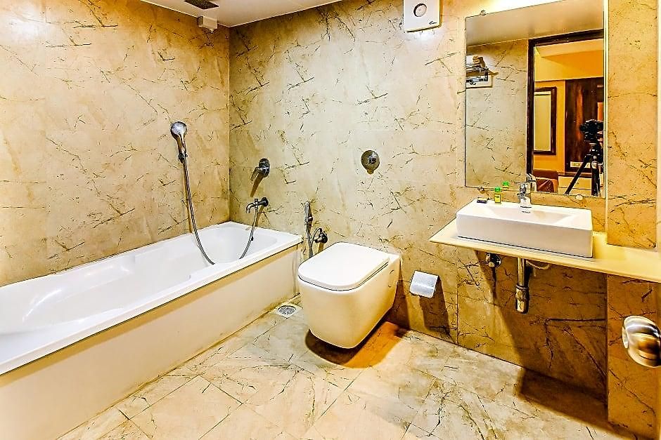 Fabhotel Embassy Park Hotel 3*