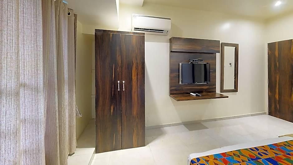 Fabhotel Embassy Park 3*