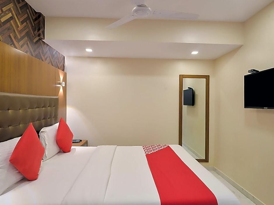Capsule hotel Qubestay Airport Capsule &