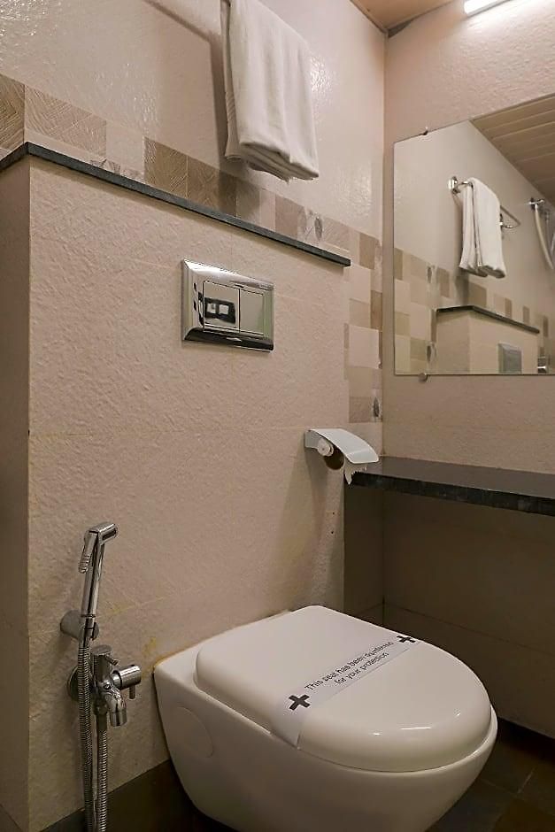 Qubestay Airport Capsule & Capsule hotel