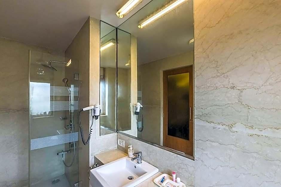 Astoria Hotel 4*
