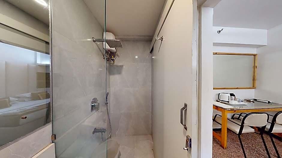 Hotel Samraj 2*