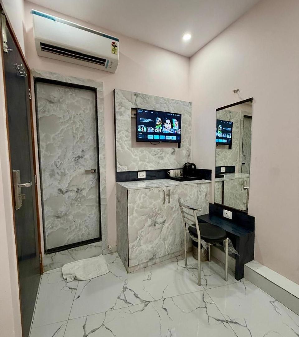Classy Comfort Malad Near Dna Hospital
