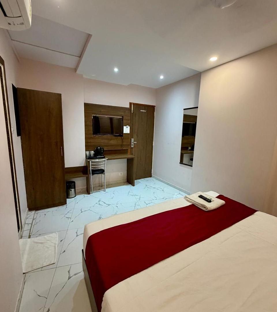 Hotel Classy Comfort Malad Near Dna Hospital