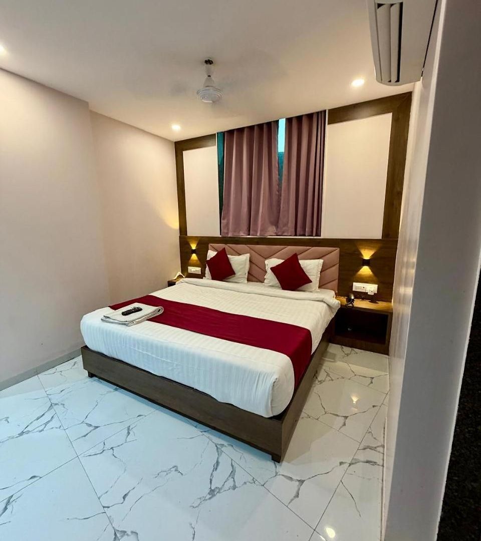 Classy Comfort Malad Near Dna Hospital 2*