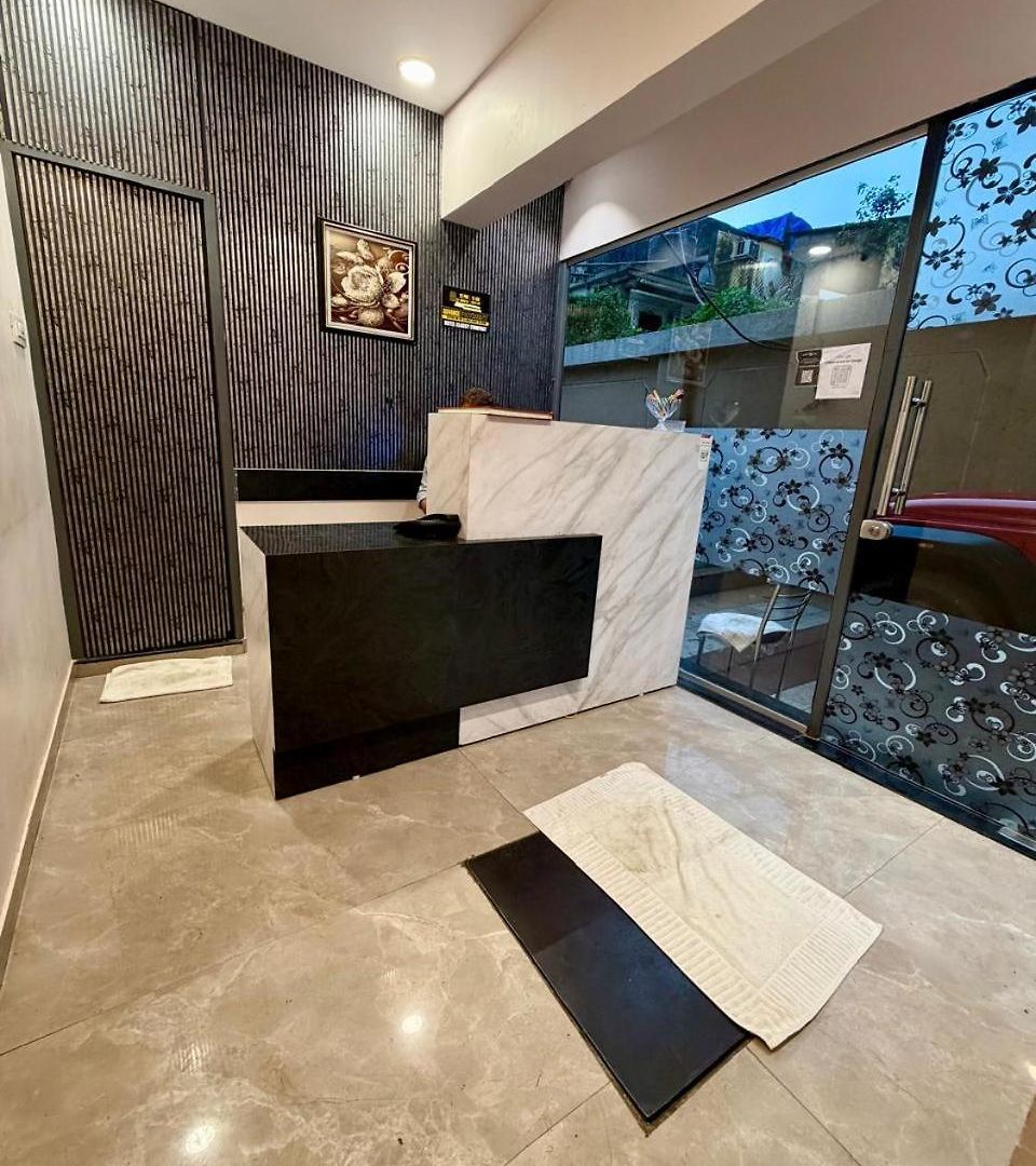 Classy Comfort Malad Near Dna Hospital Hotel 2*