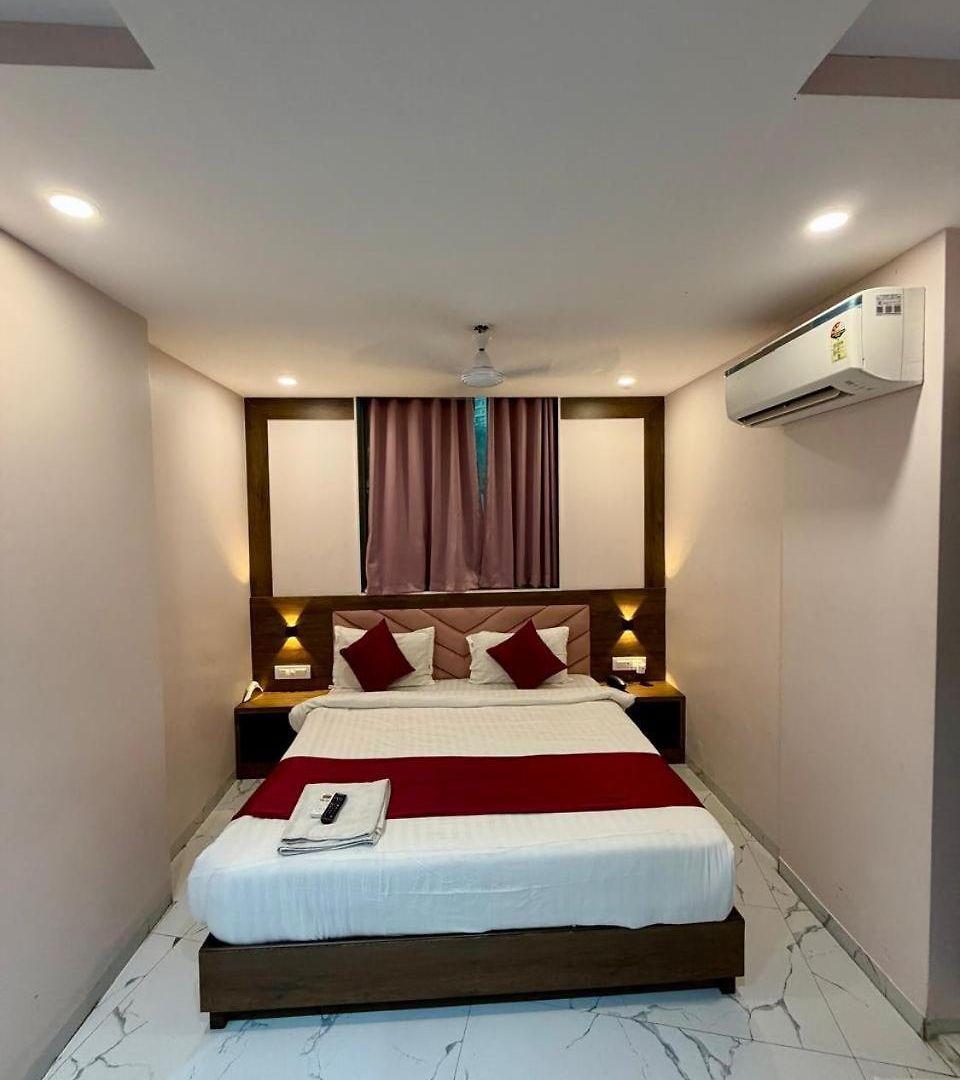 Classy Comfort Malad Near Dna Hospital 2*