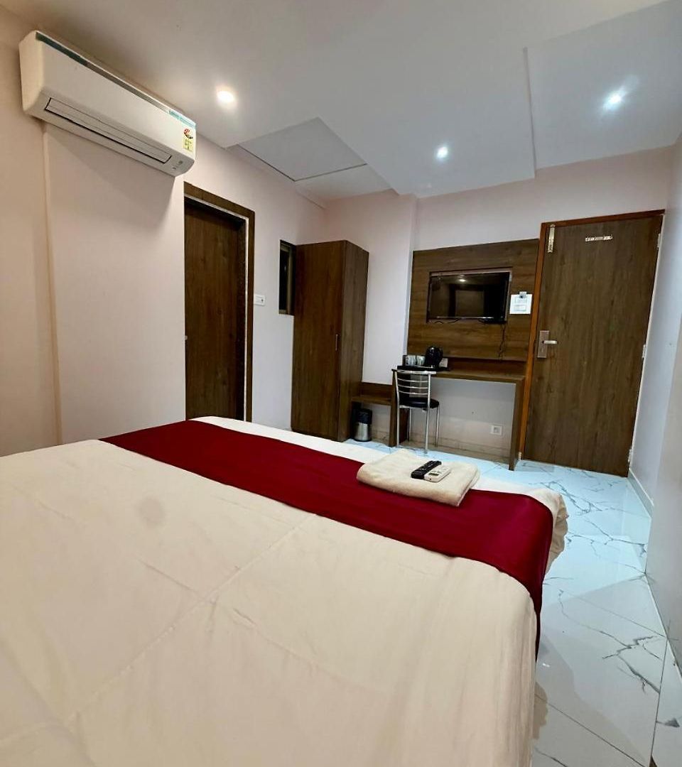 Classy Comfort Malad Near Dna Hospital Mumbai