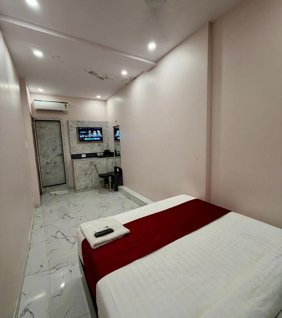 Classy Comfort Malad Near Dna Hospital Hotel