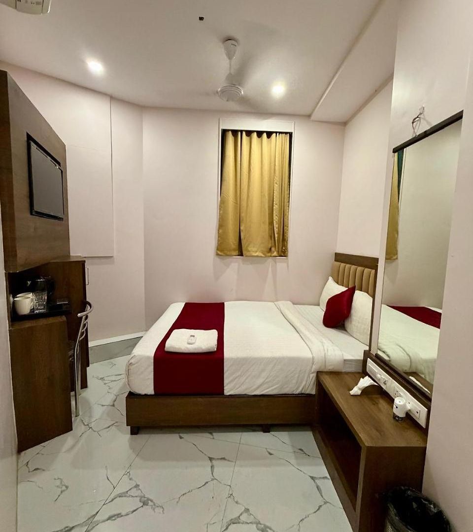 Classy Comfort Malad Near Dna Hospital Hotel