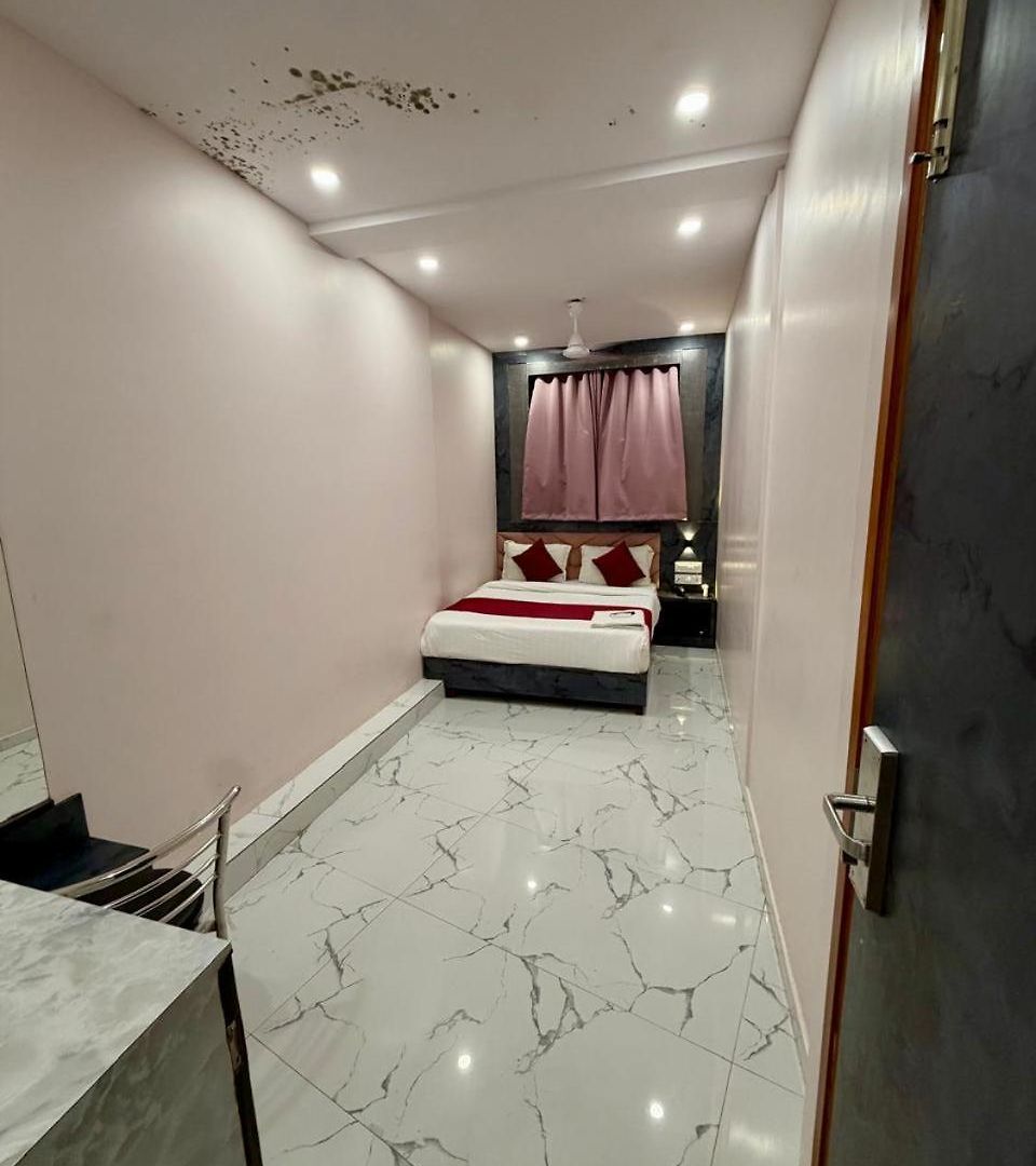 Hotel Classy Comfort Malad Near Dna Hospital