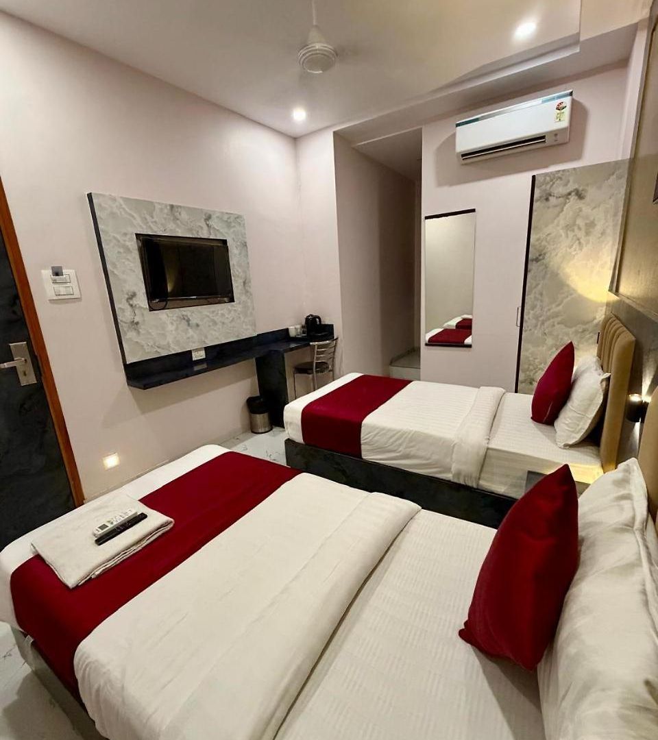 Classy Comfort Malad Near Dna Hospital Hotel 2*