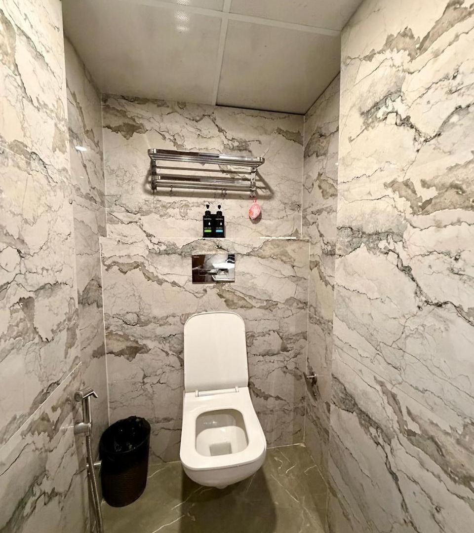 Classy Comfort Malad Near Dna Hospital 2*