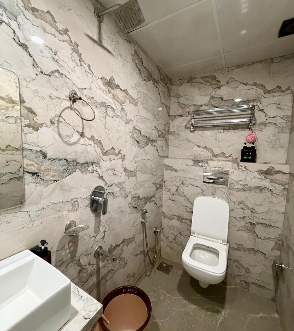 Classy Comfort Malad Near Dna Hospital Hotel 2*