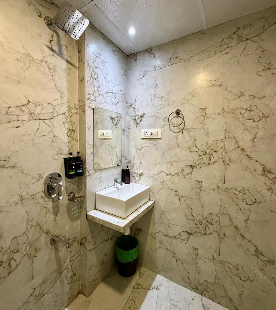 Classy Comfort Malad Near Dna Hospital