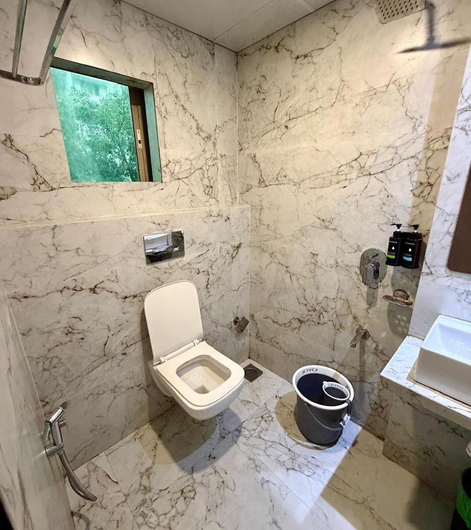 Classy Comfort Malad Near Dna Hospital 2*