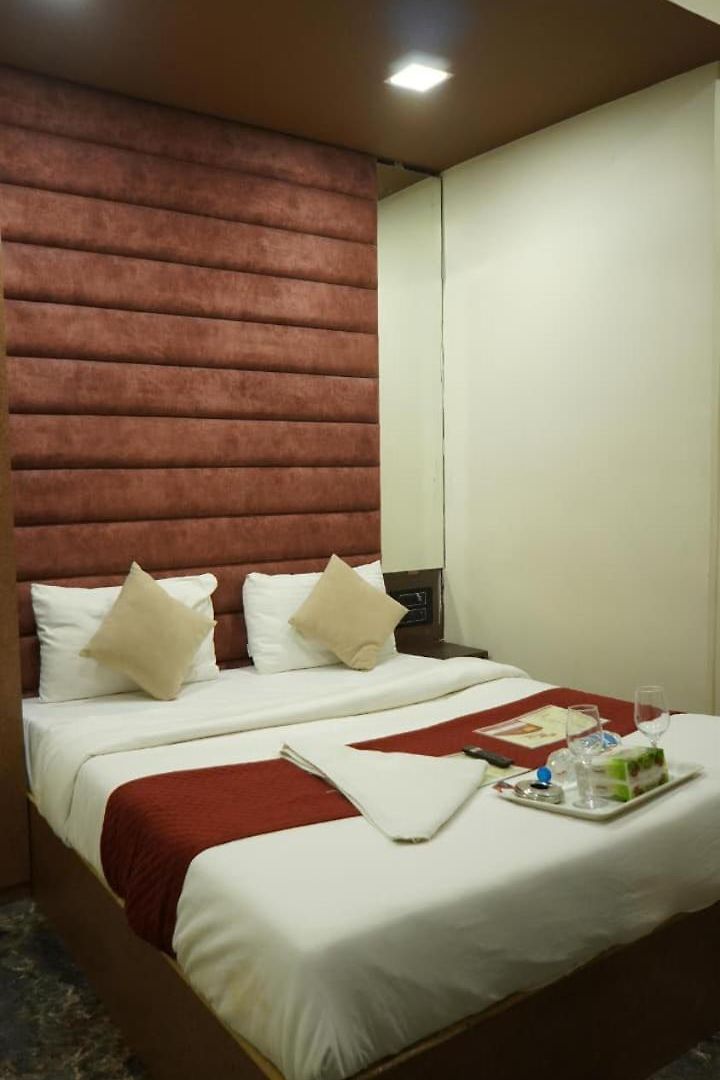 - New Versova Hotel 3*