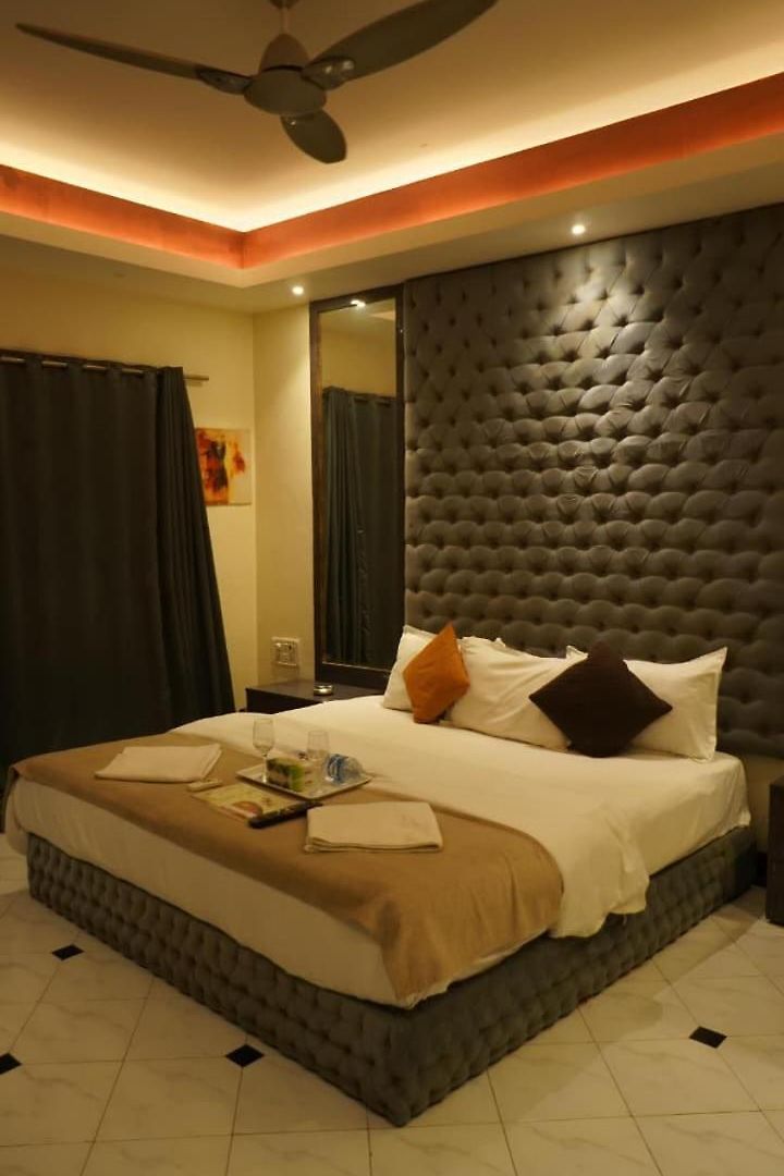 Hotel - New Versova Mumbai