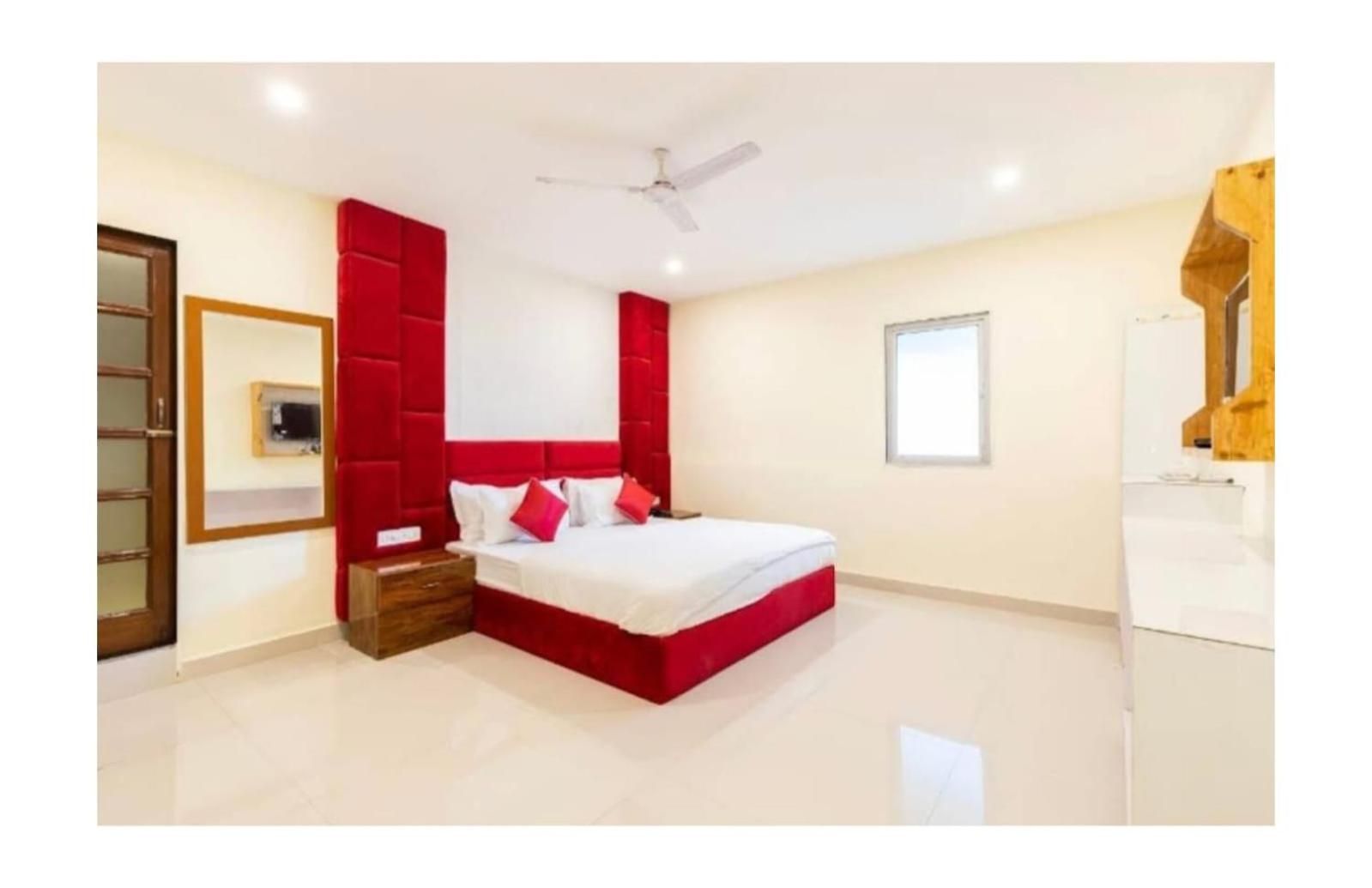 - New Versova Hotel 3*
