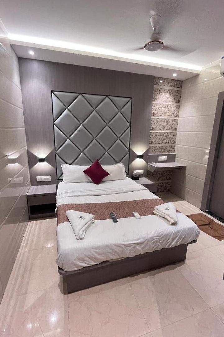 Abrol 3* Mumbai