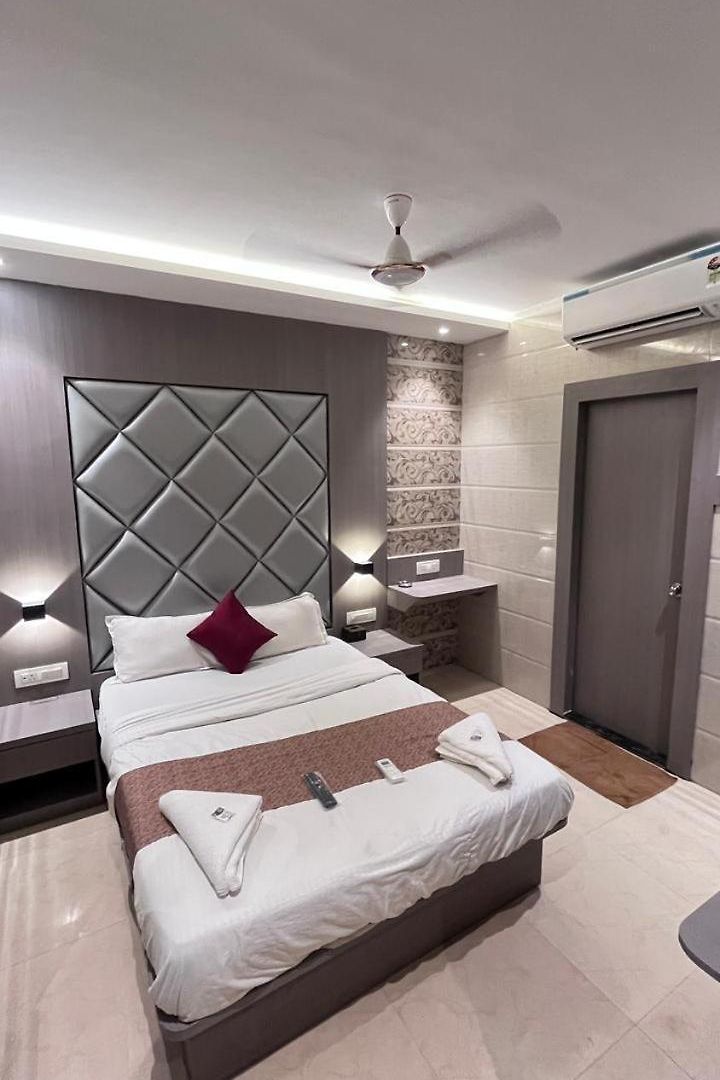 Abrol Hotel