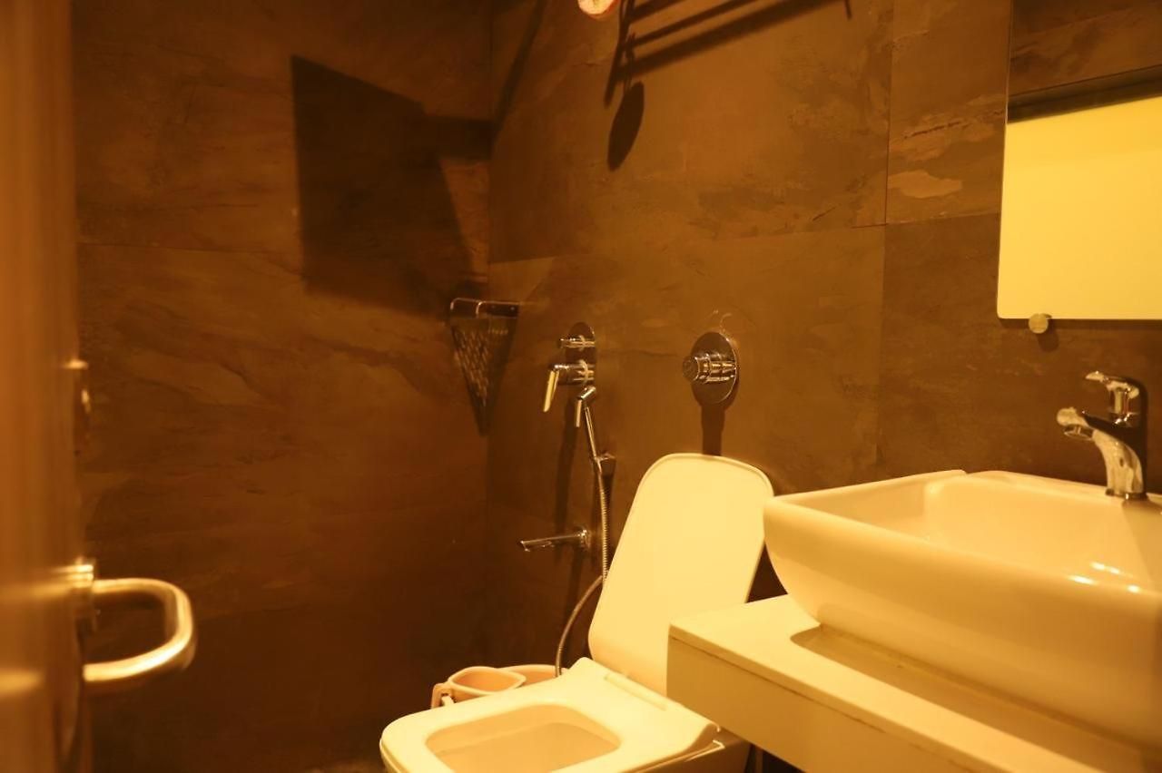 Abrol Hotel