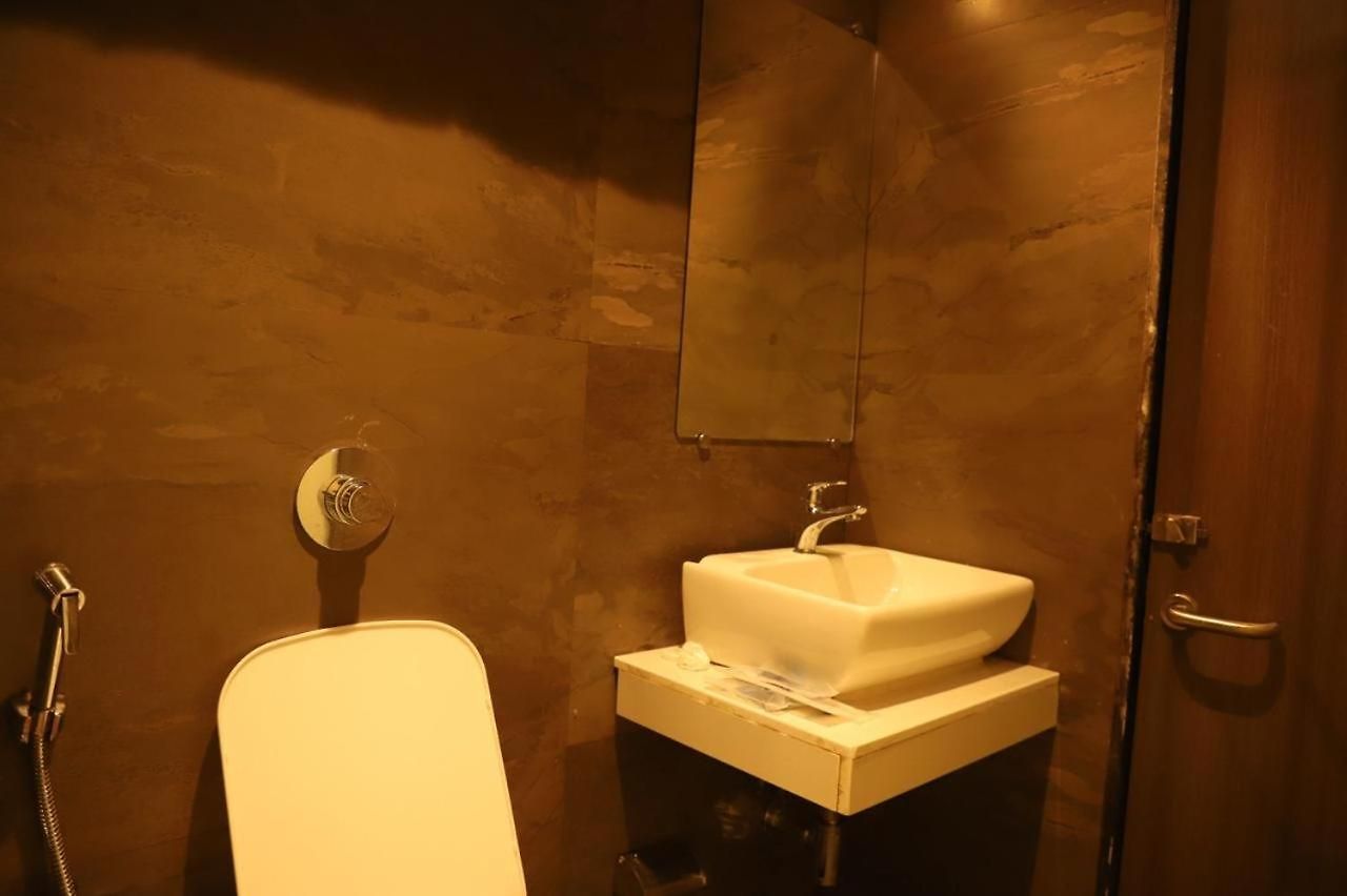 Abrol Hotel 3*