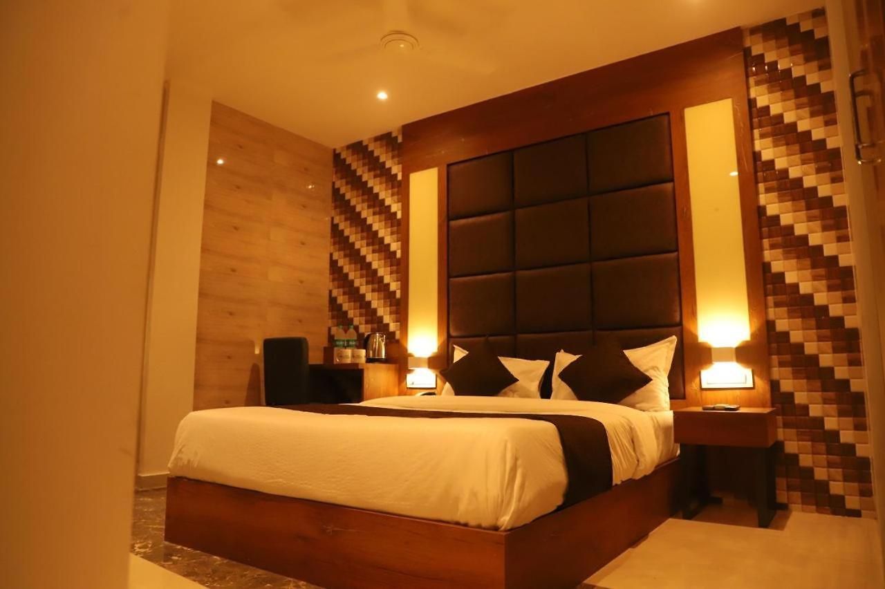 Abrol Hotel