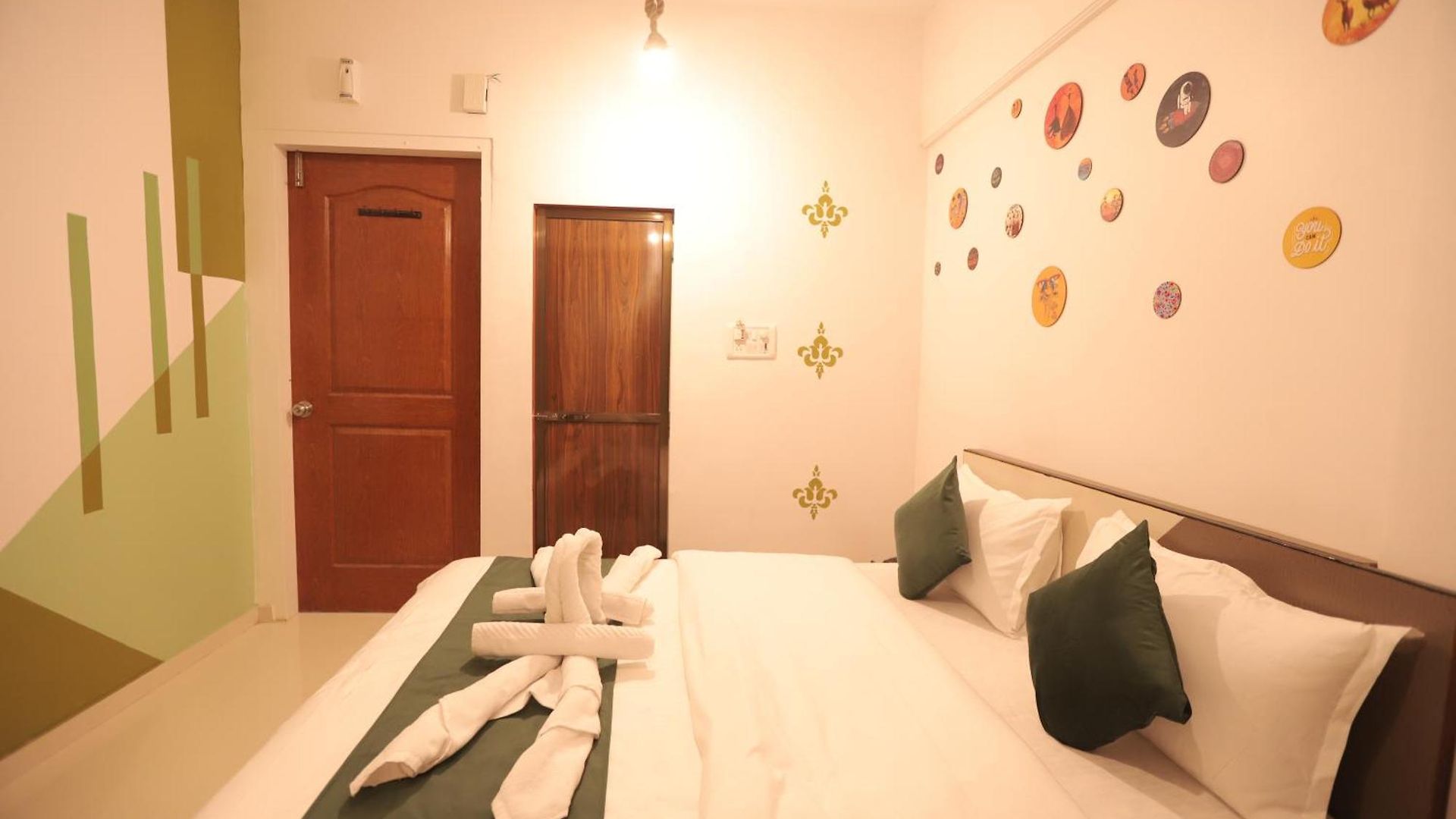 Dev Shelters Goregaon West Surya Bangalow Bed & Breakfast
