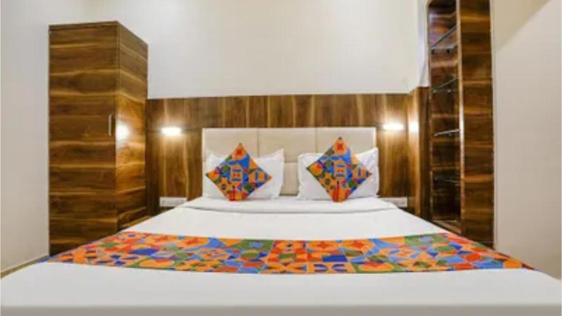 Hotel Fabhotel Bd Colaba 3*