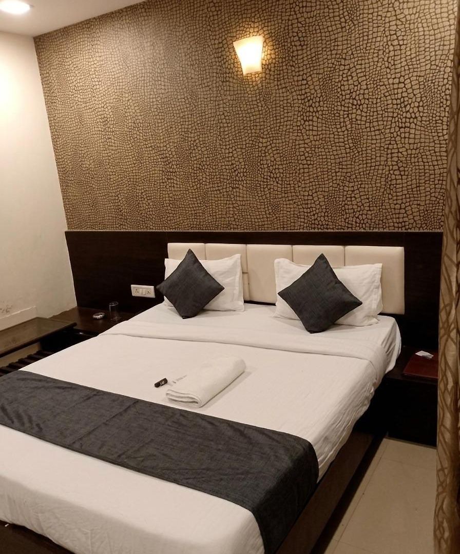 Hotel Airport International - Near Airport , Bkc Visa Consulate, Jio Convention Center 3*