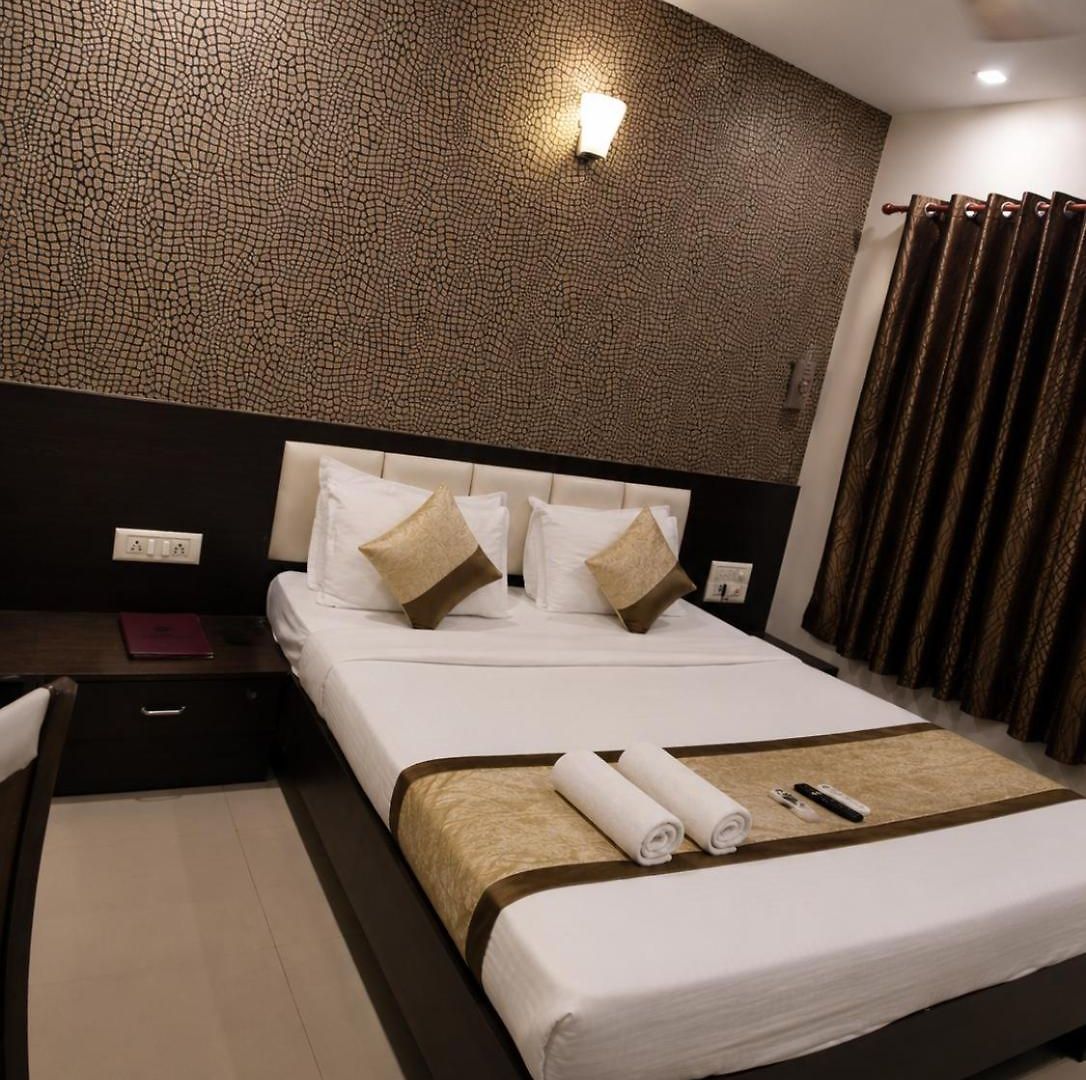 Hotel Airport International - Near Airport , Bkc Visa Consulate, Jio Convention Center