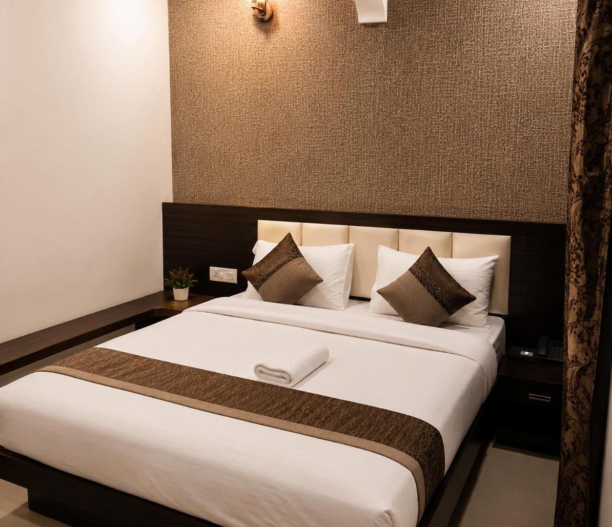 Airport International - Near Airport , Bkc Visa Consulate, Jio Convention Center Mumbai