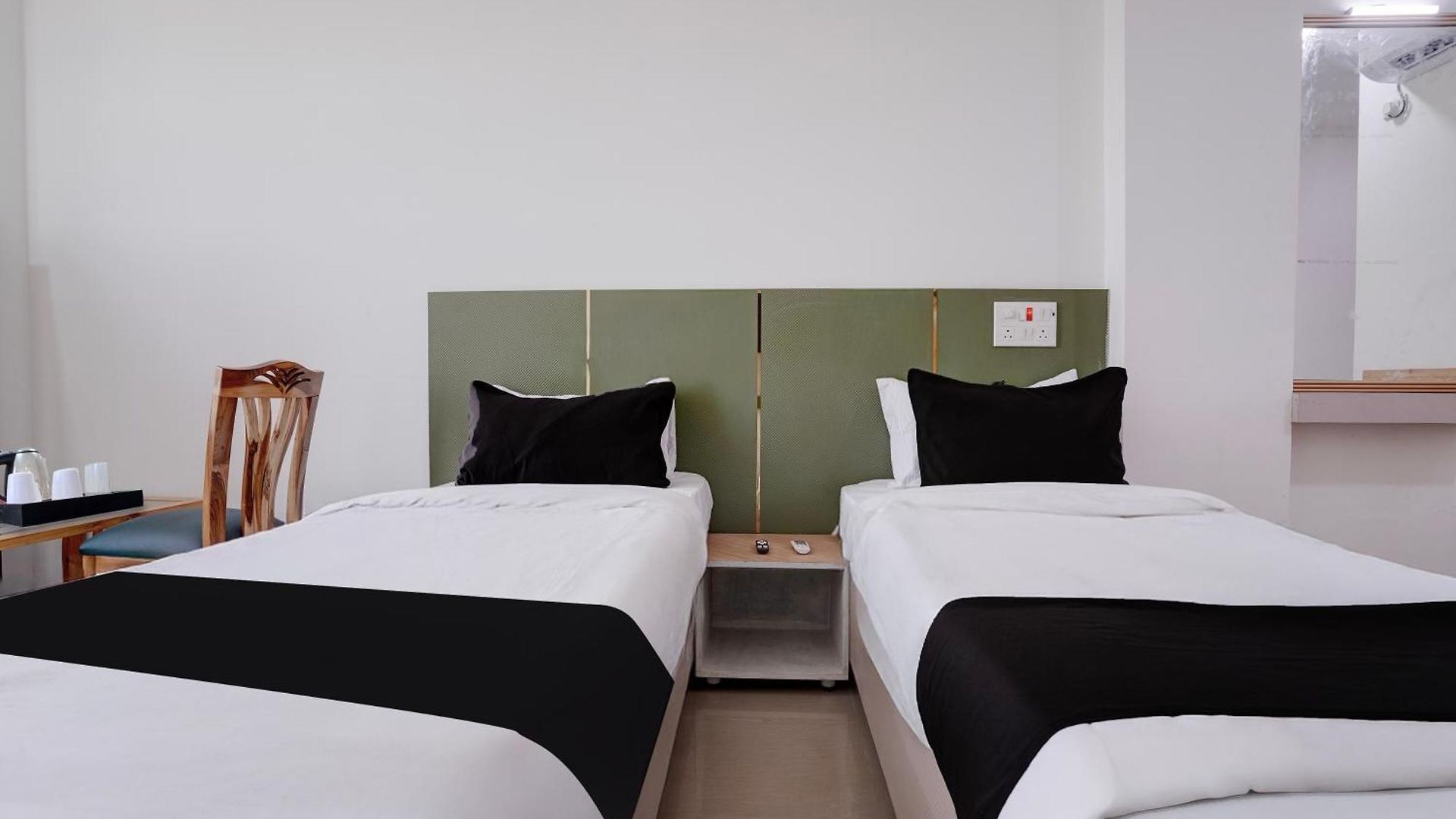 Hotel Super Collection O Jnpt Navi Formerly Ratan Regency Mumbai