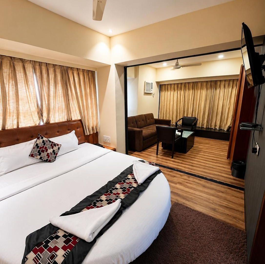 Glitz Jayshree- Nr Airport Hotel Mumbai